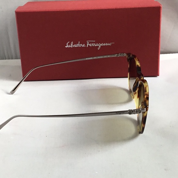 SALVATORE FERRAGAMO UNISEX SUNGLASSES. - Picture 4 of 8